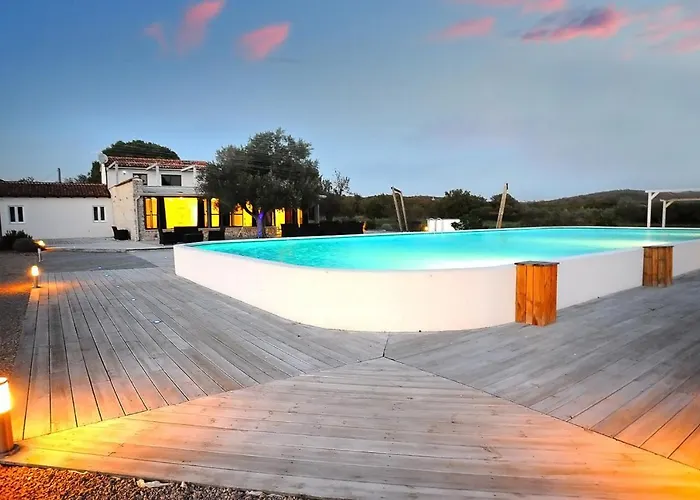 Unique Villa Mojito With Extra Large Pool In Rovinj For Up To 12 Persons, 6 Bedrooms